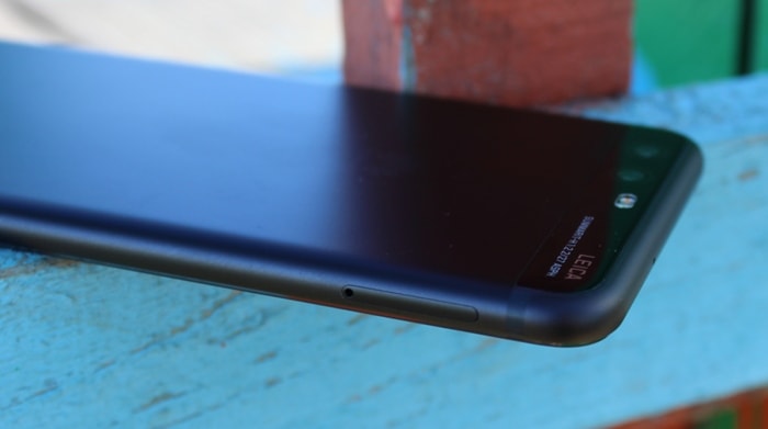 Слот для SIM-карт на Huawei P10
