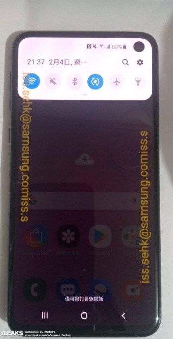 Samsung Galaxy S10e живое фото